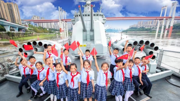 高新實(shí)驗(yàn)一小在166艦上開展國防教育活動(dòng)。九龍坡區(qū)委宣傳部供圖