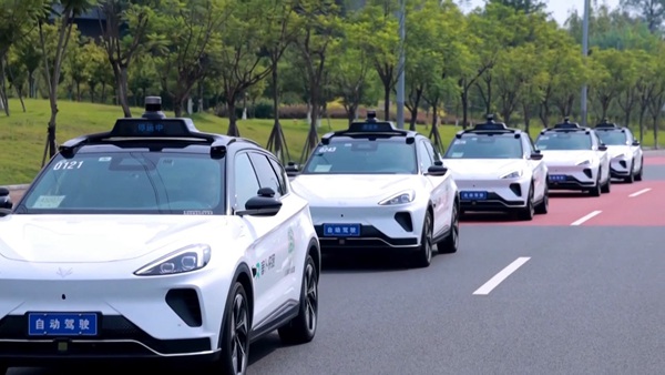無人駕駛車輛在永川城區(qū)自動駕駛。國網(wǎng)重慶永川供電公司供圖