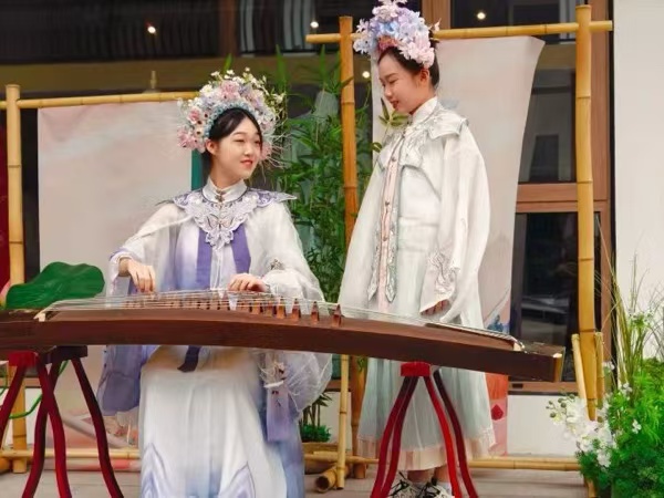 國(guó)風(fēng)表演。九龍坡區(qū)融媒體中心供圖