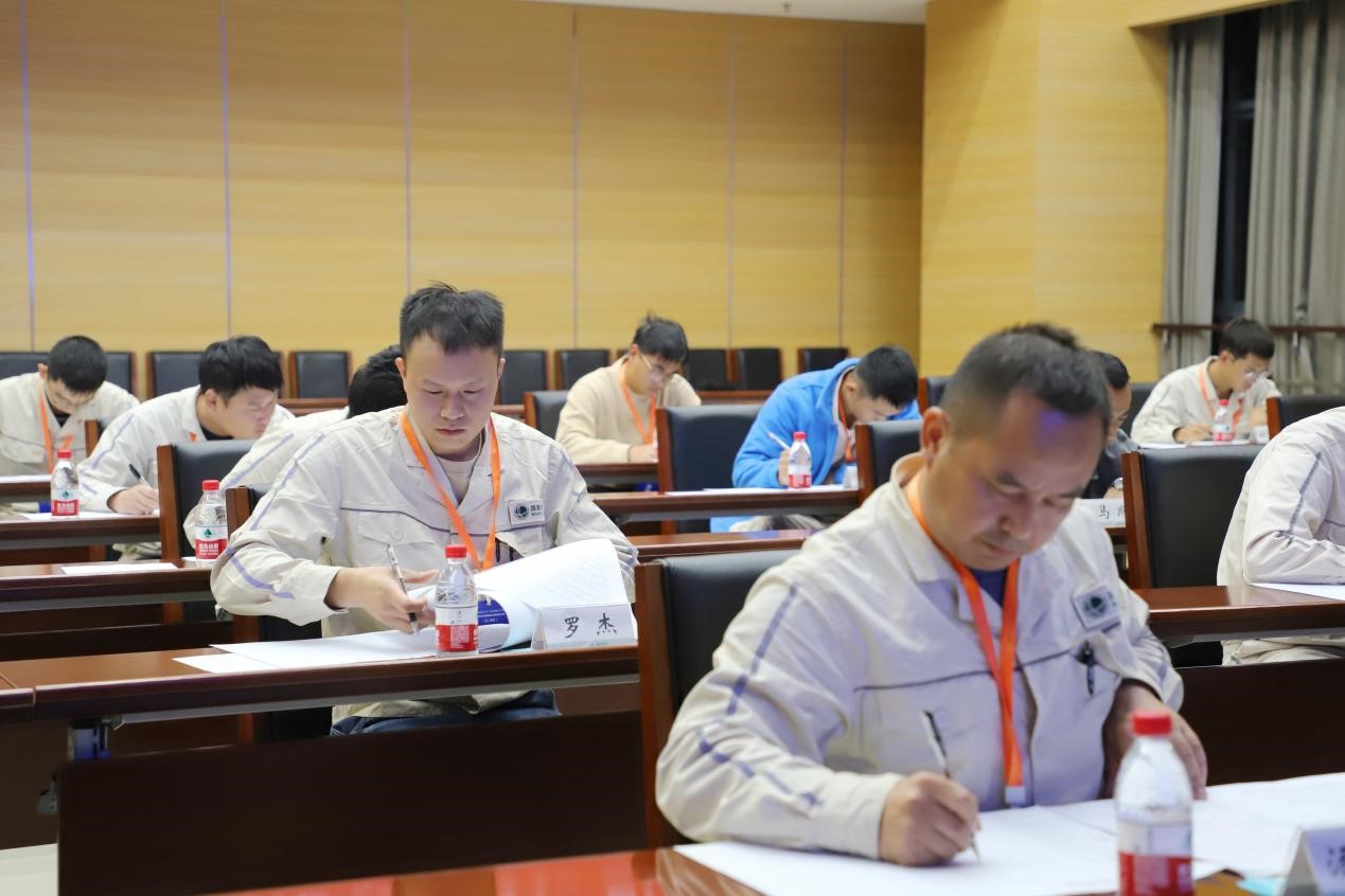 理論考試現(xiàn)場。國網(wǎng)重慶永川供電公司供圖