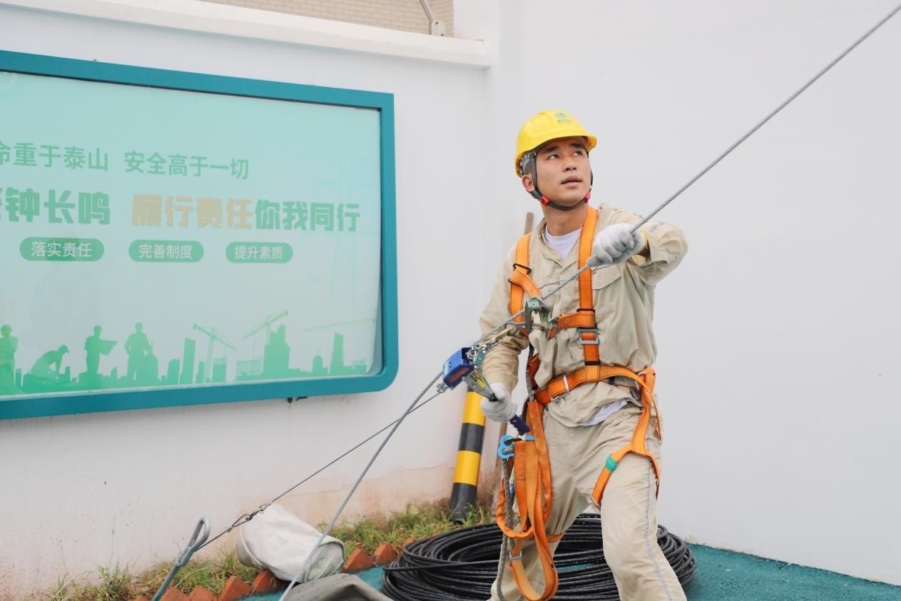 技能實操競賽現(xiàn)場。國網(wǎng)重慶永川供電公司供圖