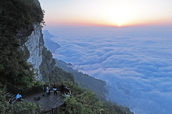 摩圍山景區(qū)看日出。彭水縣委宣傳部供圖