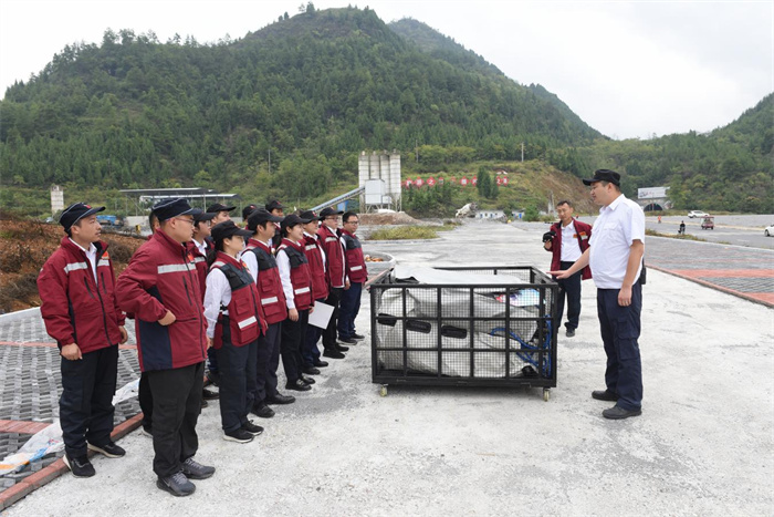 隊(duì)員克服復(fù)雜多變的地形和氣候考驗(yàn)，抵達(dá)訓(xùn)練場后迅速展開裝備、鋪設(shè)水電、搭建營地，展現(xiàn)了優(yōu)秀的組織協(xié)調(diào)和應(yīng)急響應(yīng)能力。