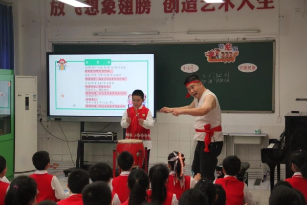 “數(shù)字化+游戲化”教學(xué)，學(xué)生樂在其中。南大街小學(xué)供圖