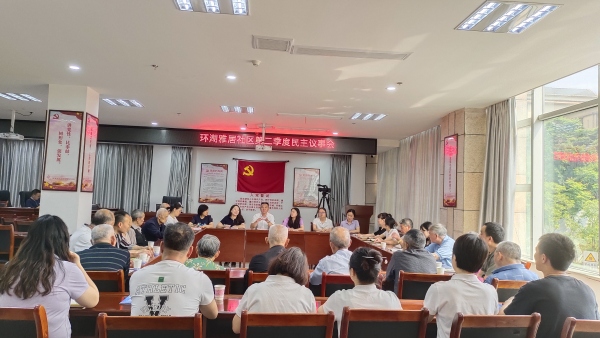 環(huán)湖雅居社區(qū)民主議事會(huì)現(xiàn)場(chǎng)。周歡攝
