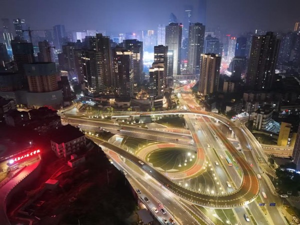 螞蟥梁立交夜景。重慶設(shè)計(jì)集團(tuán)有限公司市政設(shè)計(jì)研究院供圖