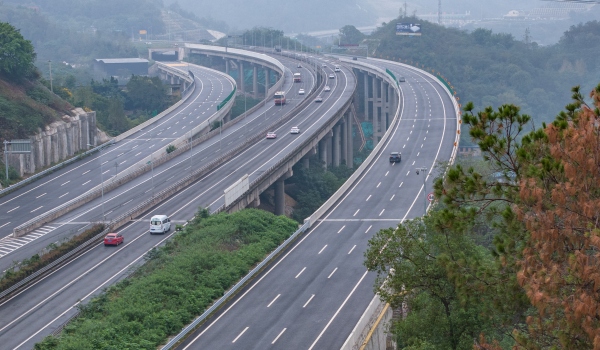 渝武高速復(fù)線建成通車。秦廷富 攝