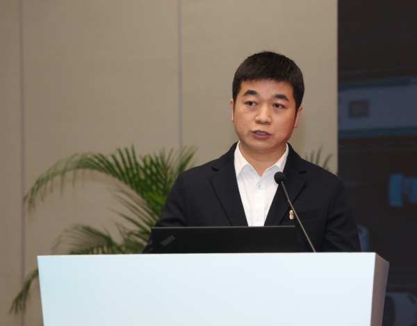 楊劍發(fā)表主題演講。交運(yùn)城卡公司供圖