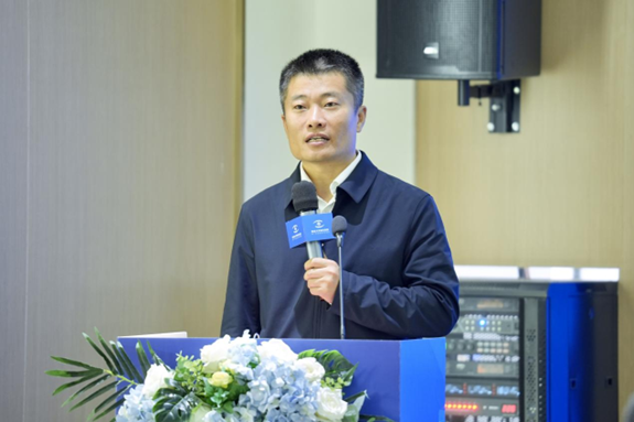 倪濘致辭。重慶愛(ài)成大坪眼科醫(yī)院供圖