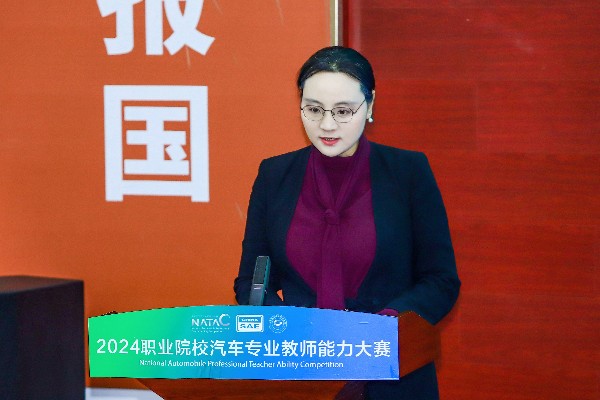 璧山區(qū)教委主任常愛書致辭。重慶機(jī)電職業(yè)技術(shù)大學(xué)供圖