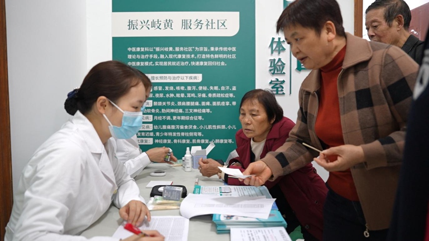 為居民提供服務(wù)。粟楠欣攝