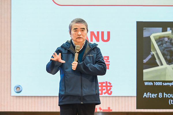 譚建榮院士作專題報告。重慶工程職業(yè)技術(shù)學(xué)院供圖