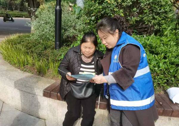 開展垃圾分類知識宣傳。受訪單位供圖