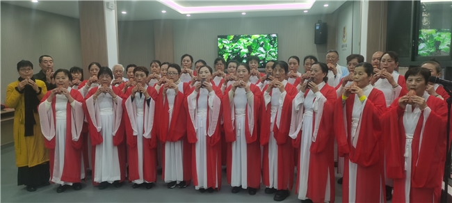 集體塤樂吹奏表演。大渡口區(qū)社區(qū)教育學院供圖