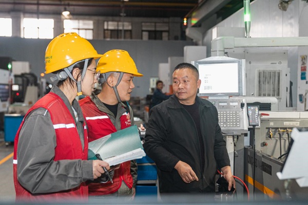 電力員工征集客戶需求。國網(wǎng)重慶永川供電公司供圖