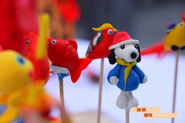 捏面人。江北區(qū)商務(wù)委供圖