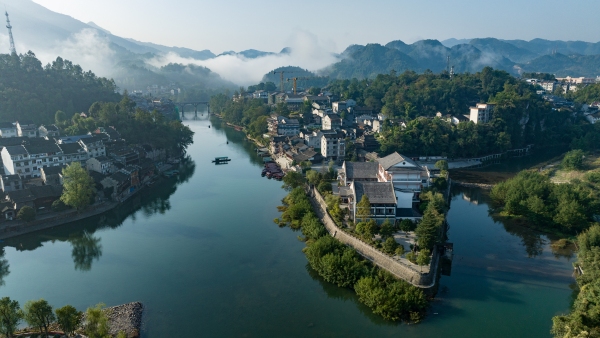 洪安鎮(zhèn)。胡程攝