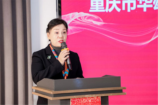 重慶市樓宇產(chǎn)業(yè)園協(xié)會(huì)會(huì)長(zhǎng)、華雄集團(tuán)董事長(zhǎng)熊英。主辦方供圖