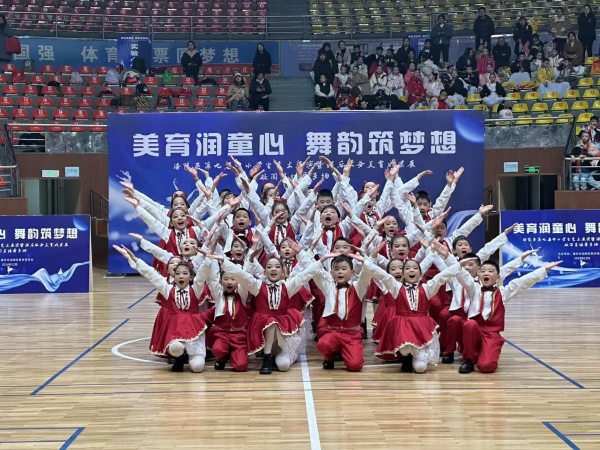 涪陵區(qū)第九屆中小學(xué)生藝術(shù)展演現(xiàn)場。涪陵區(qū)融媒體中心供圖