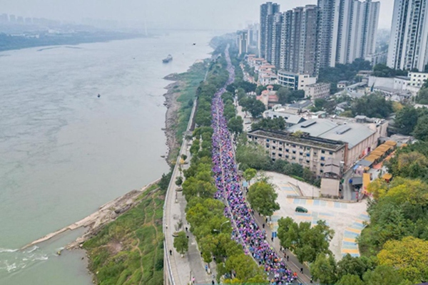 本次半馬賽事路線沿巴濱路濱江岸線一路延伸。巴南區(qū)體育局供圖
