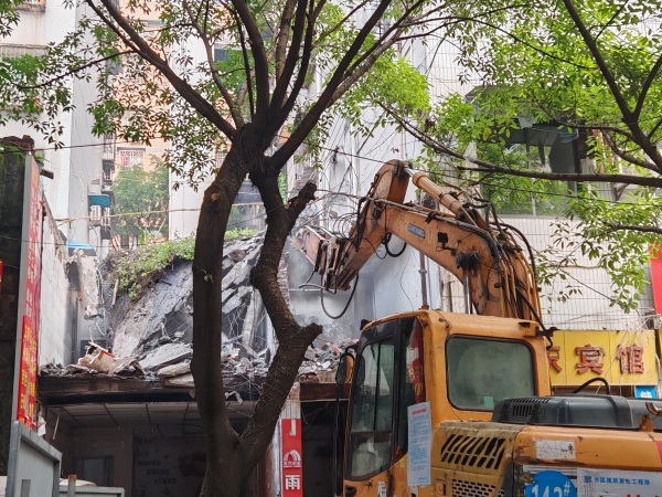 拆除現(xiàn)場。龍山街道供圖
