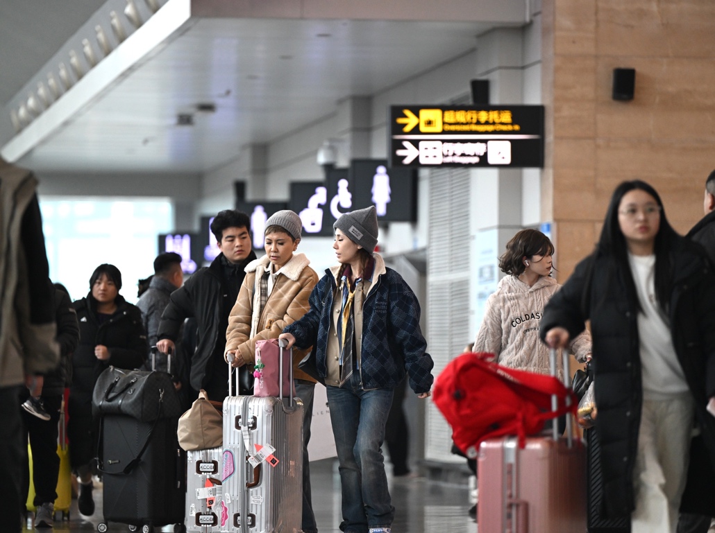 春運首日重慶江北國際機場出行旅客。重慶江北機場供圖