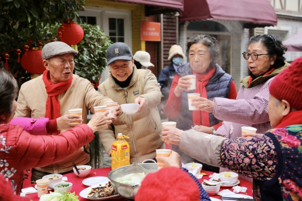 壩壩宴現(xiàn)場(chǎng)。景區(qū)供圖