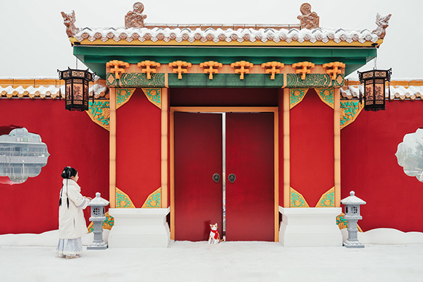 紅墻飄雪現(xiàn)場(chǎng)。重慶龍湖供圖