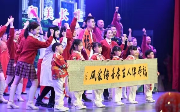 迎新春文藝聯(lián)歡會現(xiàn)場。王雄攝