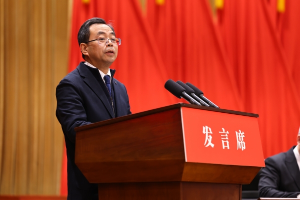 重慶小米消費(fèi)金融有限公司黨委書記、總裁曹子瑋在會上發(fā)言。江北區(qū)委宣傳部供圖