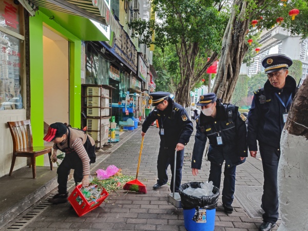 大渡口區(qū)城市管理綜合行政執(zhí)法支隊守護城市有序之美。大渡口區(qū)融媒體中心供圖