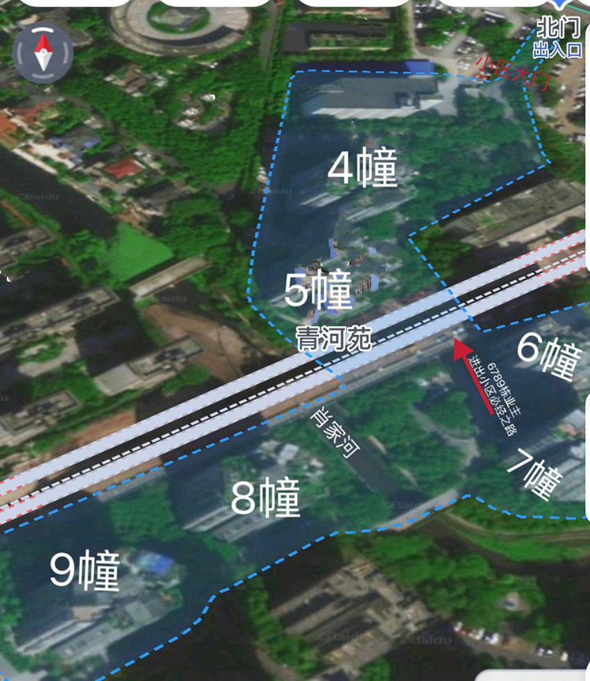 青河苑小區(qū)示意圖。6、7、8、9幢樓業(yè)主，需經(jīng)箭頭所示橋下通道出入小區(qū)。該通道將因軌道站及出入口下一步施工被實(shí)施全封閉。