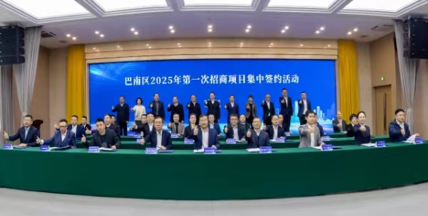 簽約現(xiàn)場(chǎng)。劉紀(jì)湄?cái)z