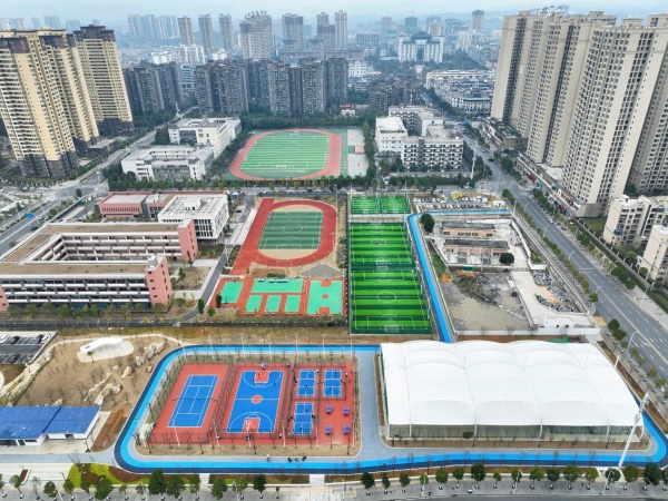 航拍鏡頭下的全民健身中心。楊維 攝