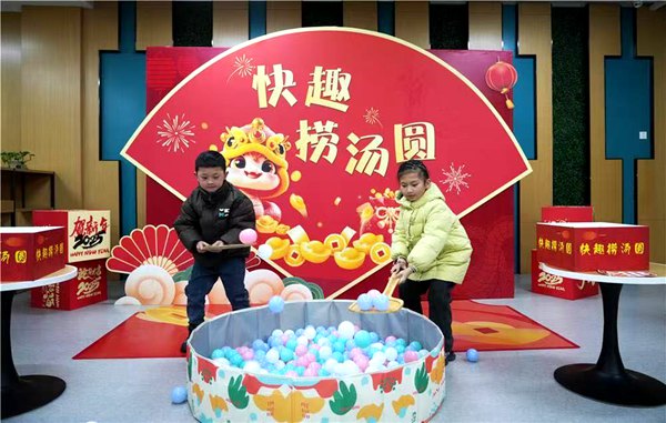 孩子們參與益趣活動。向成國攝