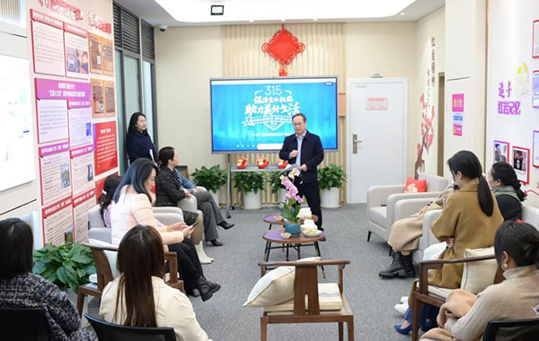 高管講消保活動現(xiàn)場。郵儲銀行重慶分行供圖