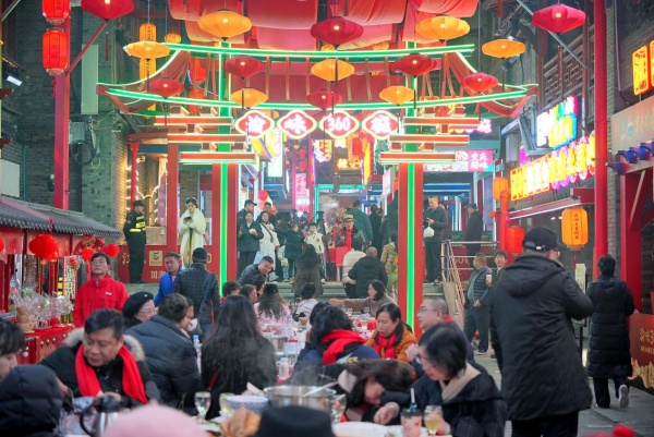 國潮美食街區(qū)。江北區(qū)商務委供圖