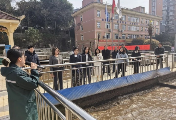 市民代表參觀污水處理廠。豐都縣住建委供圖
