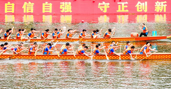 龍舟賽。龔長浩攝