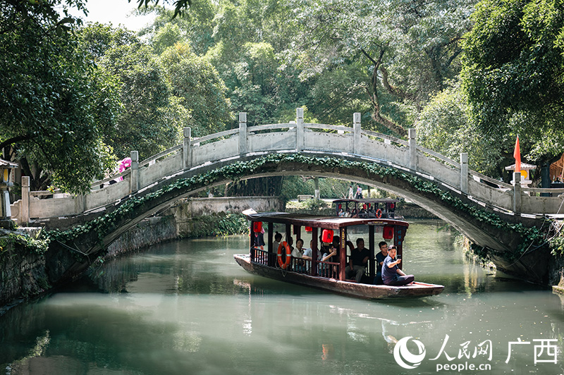 靈渠風(fēng)光。人民網(wǎng)記者 嚴(yán)立政攝