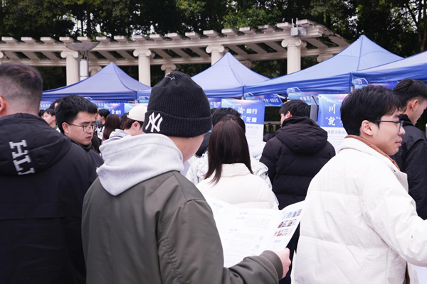 成都信息工程大學(xué)招聘會現(xiàn)場。渝北區(qū)人力資源和社會保障局供圖