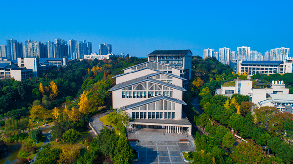 綠韻學(xué)府，自然與建筑和諧共生。重慶理工大學(xué)供圖