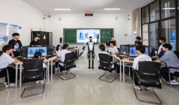 AI 智教授”進(jìn)課堂。永川區(qū)委宣傳部供圖