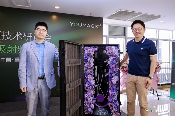 YOUMAGIC全國(guó)公立醫(yī)院首發(fā)交接儀式。重醫(yī)附屬大學(xué)城醫(yī)院供圖