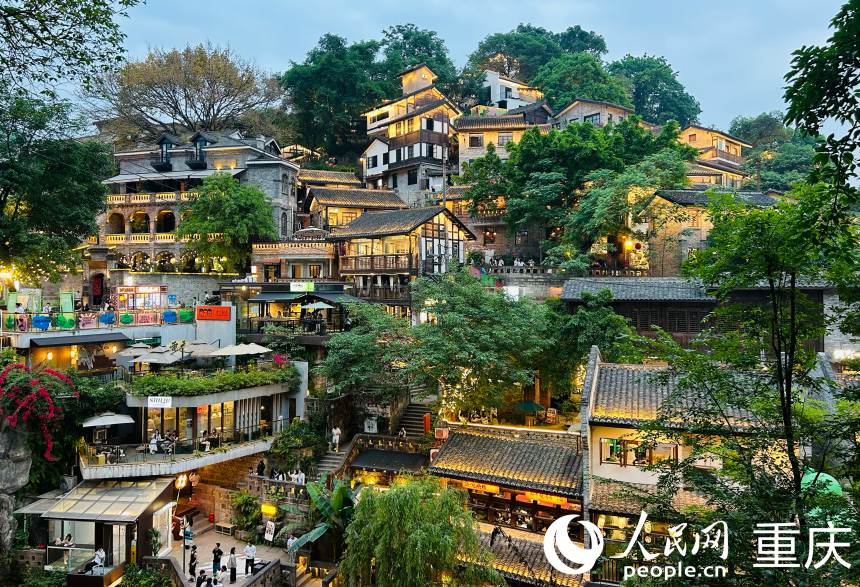 華燈初上的下浩里。人民網記者 劉祎攝