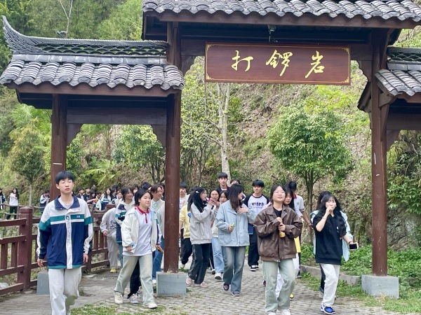 村集體創(chuàng)建的打鑼巖AAA級景區(qū)。北屏鎮(zhèn)供圖