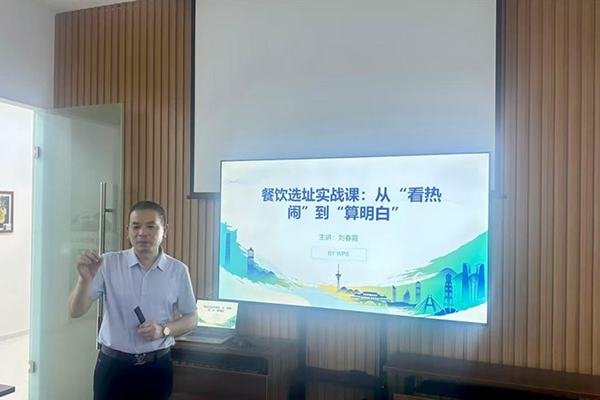 實訓(xùn)導(dǎo)師授課。渝北區(qū)人力社保局供圖