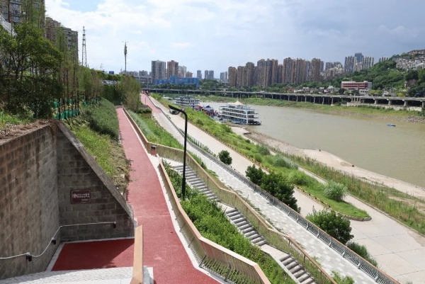 “兩江四岸”治理提升嘉濱路化龍橋段項(xiàng)目。重慶設(shè)計(jì)集團(tuán)有限公司市政設(shè)計(jì)研究院供圖