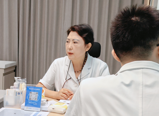 眼前“飛蚊”不可輕視！重慶普瑞眼科：可能是眼底病變信號(hào)