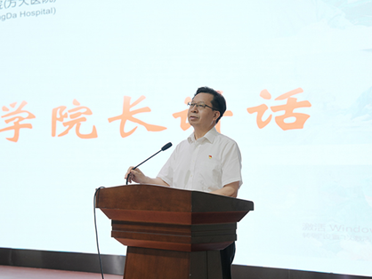 傅仲學(xué)總結(jié)講話。重慶醫(yī)科大學(xué)附屬第三醫(yī)院（方大醫(yī)院）供圖